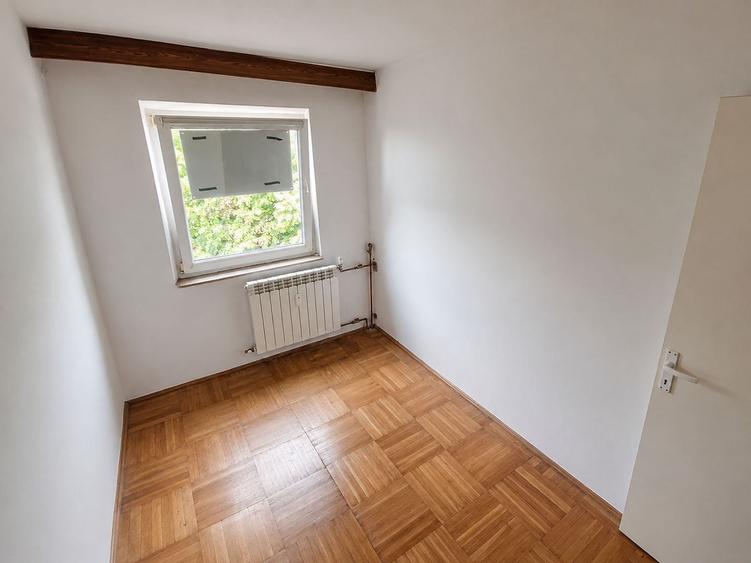 Apartament cu 3 camere semidecomandat în Șagului