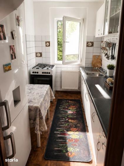 Apartament cu 3 camere semidecomandat în Astra