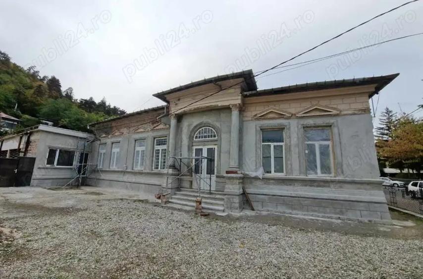 Casă cu 6 camere cu Teren 800 Mp în Central