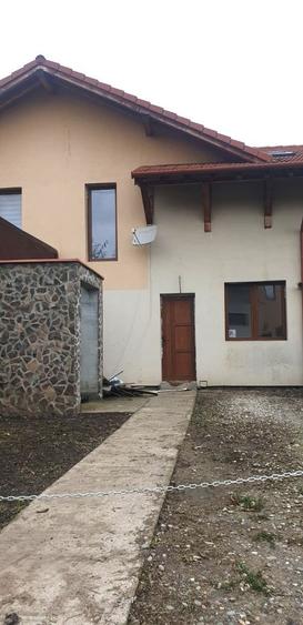 Casă cu 3 camere cu Canalizare în Sânpetru