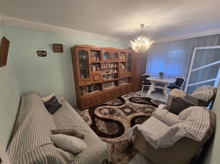 Apartament cu 2 camere decomandat, mobilat în Podu Roș