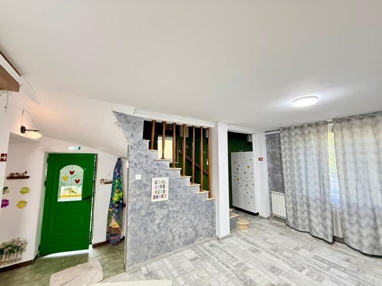 Casă individuală cu 6 camere cu Canalizare în Vatra Luminoasă