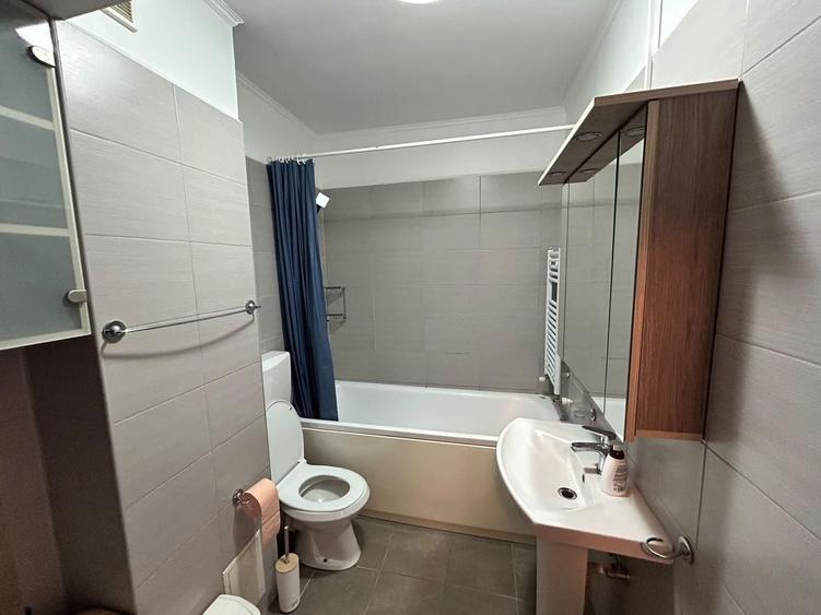Apartament cu 2 camere semidecomandat, mobilat în Est