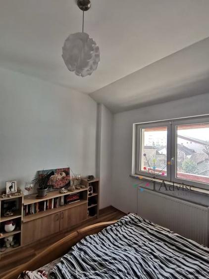 Apartament cu 4 camere semidecomandat în Scriitorilor