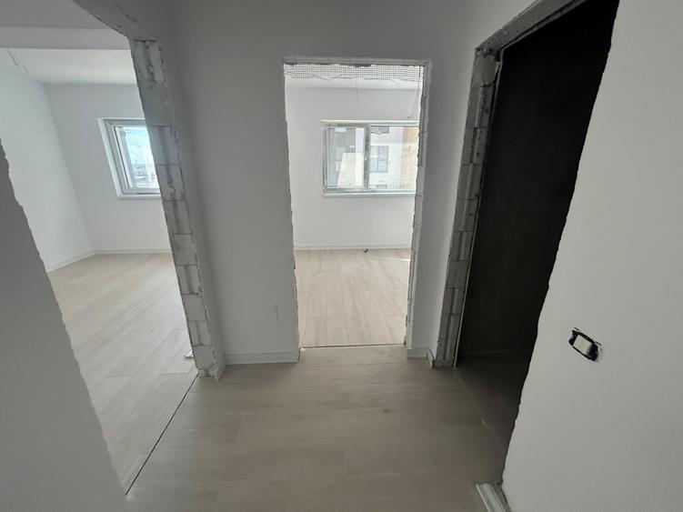 Apartament cu 3 camere semidecomandat în Central