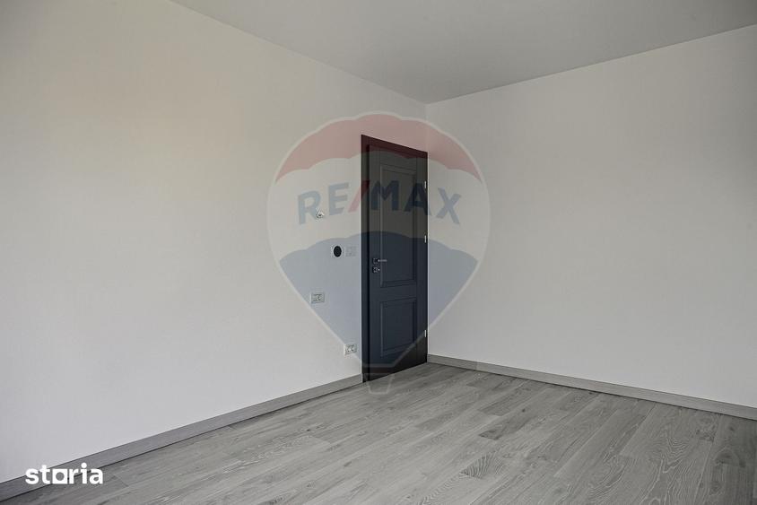 Apartament cu 3 camere decomandat în Șega