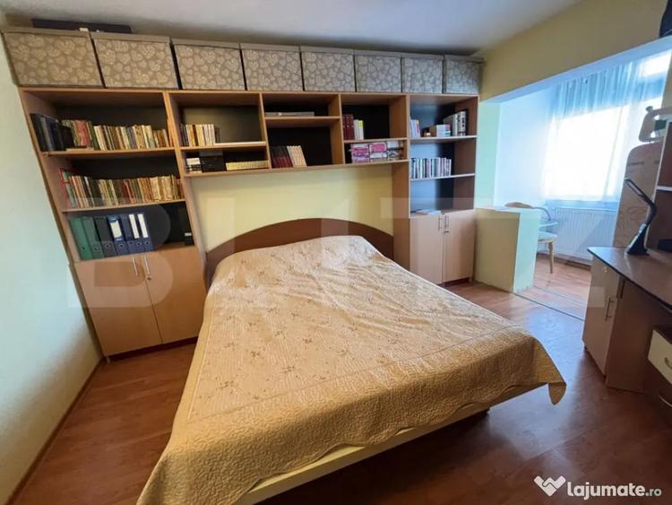 Apartament cu 3 camere decomandat în Nicolina