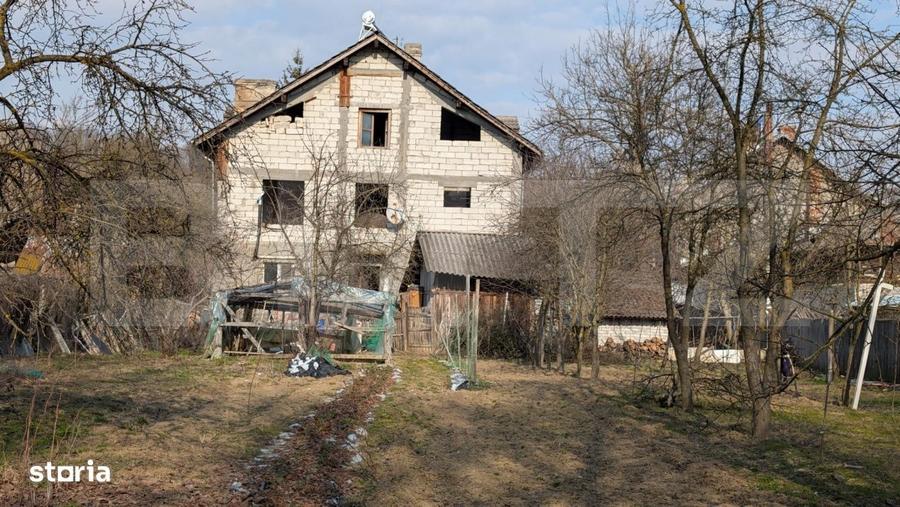 Casă cu 4 camere în Măgura