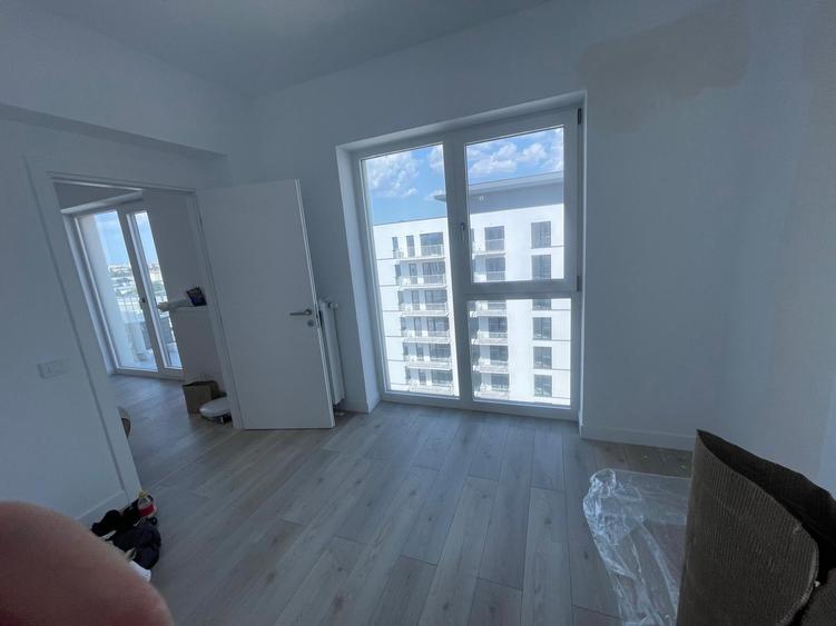 Apartament cu 3 camere semidecomandat în Baza 3