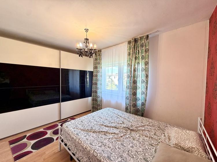 Apartament cu 3 camere semidecomandat, mobilat în Bucovina