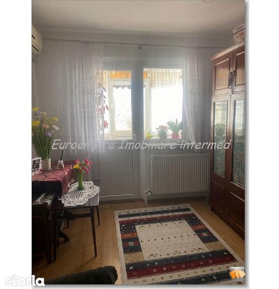 Apartament cu 2 camere semidecomandat în Km 4