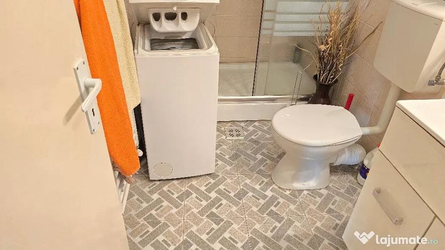 Apartament cu 4 camere decomandat în Decebal