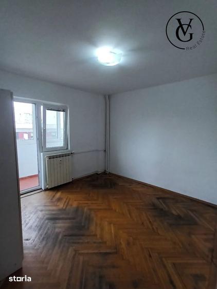 Apartament cu 3 camere decomandat în Tei