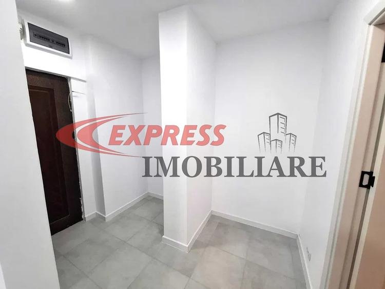 Garsonieră decomandată în Titan