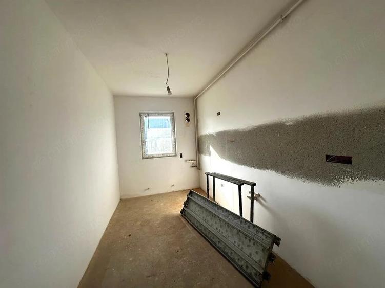 Apartament cu 5 camere decomandat în Dobroești