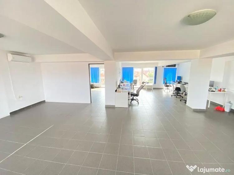 Spațiu comercial, de 90 mp, în Bujac