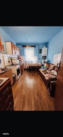 Apartament cu 4 camere decomandat în Central