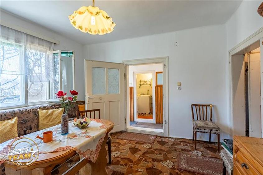 Casă individuală cu 3 camere cu Teren 7608 Mp în Cernat