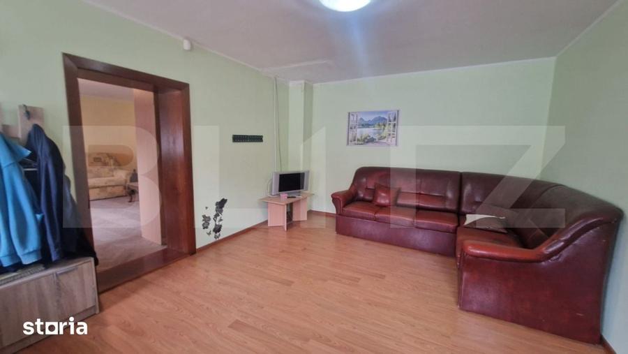 Casa cu teren 935 m , doua corpuri de case -5 camere -sura , Sacele - - 7