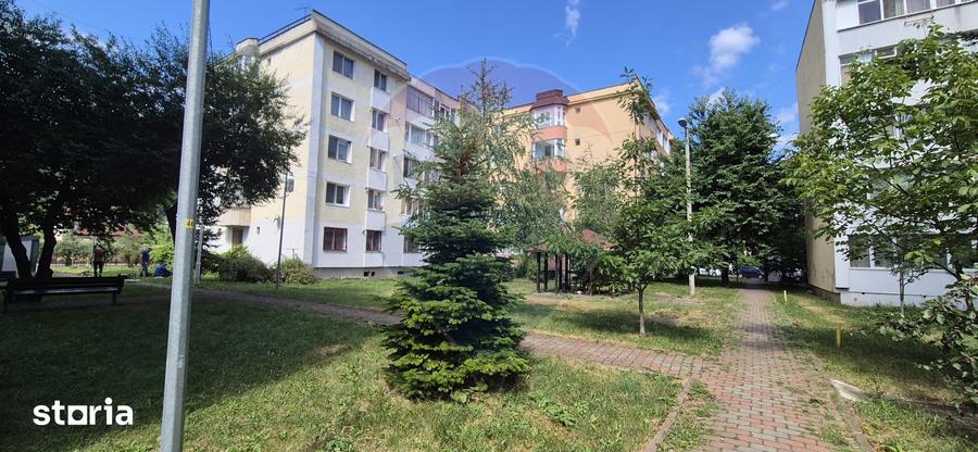 Apartament cu 2 camere decomandat, mobilat în Central