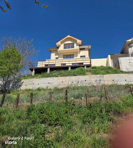 Casă cu 5 camere cu Teren 500 Mp în Podgoria