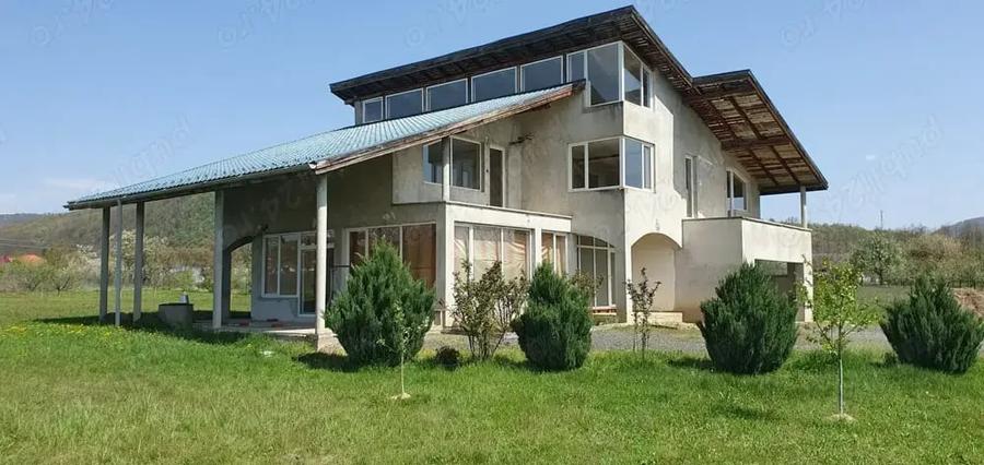 Casă cu 4 camere cu Teren 5800 Mp în Tăuții-Măgherăuș