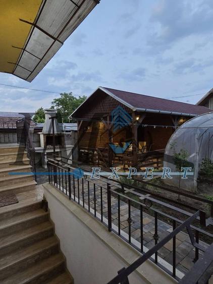 Casă cu 5 camere cu Canalizare în Est