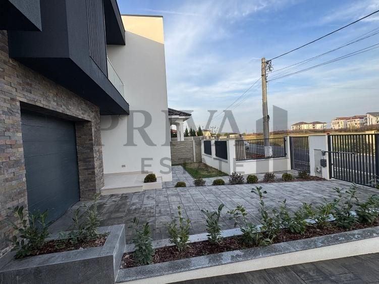 Duplex cu 5 camere cu Canalizare în Dumbrăvița