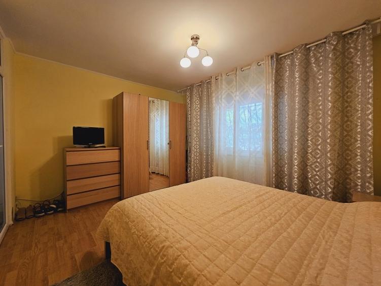 Apartament cu 3 camere semidecomandat, mobilat în Vitan Mall