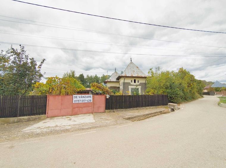 Casă cu 4 camere în Adânca
