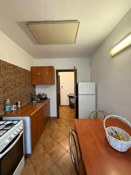 Garsonieră decomandată în Decebal