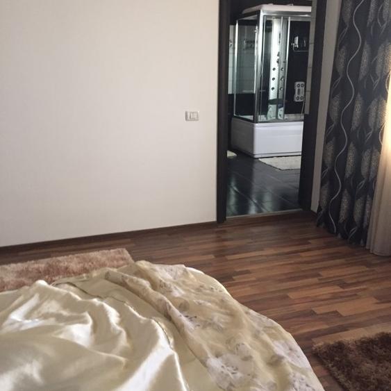 Casă individuală cu 9 camere cu Teren 220 Mp în Tomis II