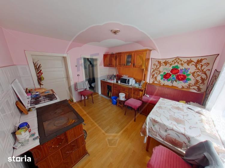 Casă cu 8 camere cu Teren 2694 Mp în Rona de Sus