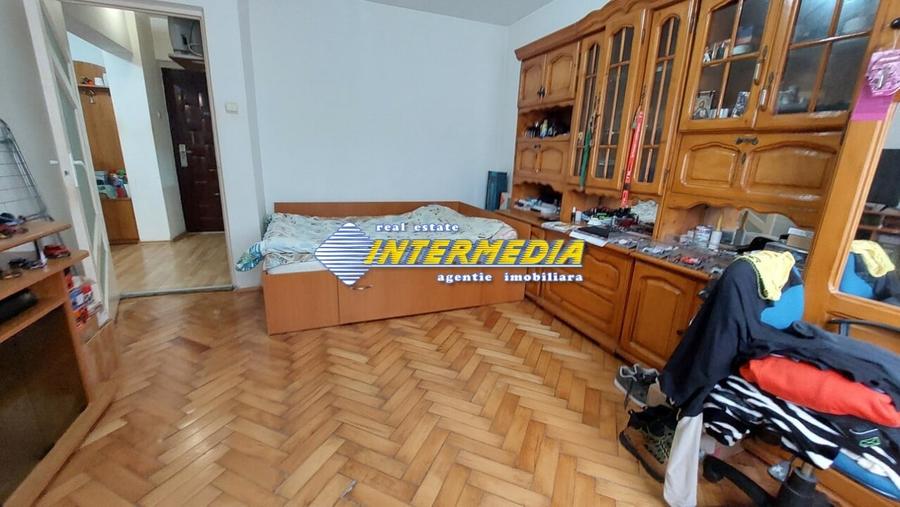 Garsonieră decomandată, mobilată în Cetate