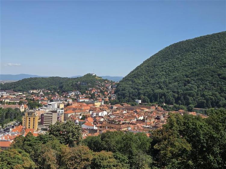 Apartament cu 3 camere decomandat, mobilat în Drumul Poienii