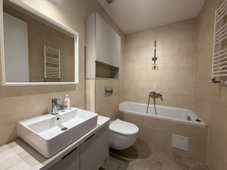 Casă cu 5 camere cu Canalizare în Pipera