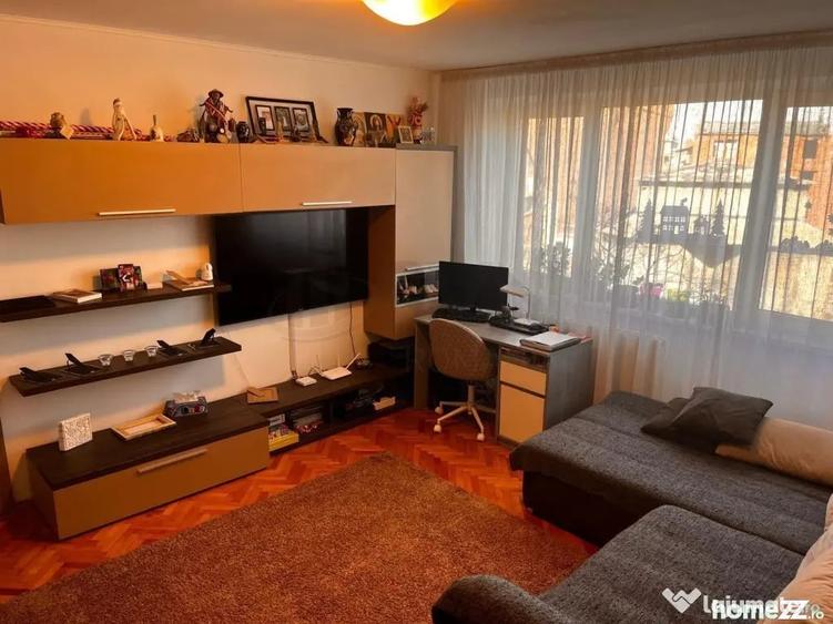 Apartament cu 3 camere semidecomandat în Ștefan cel Mare