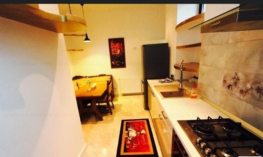 Apartament cu 3 camere semidecomandat, mobilat în Sinaia