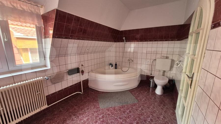 Casă individuală cu 6 camere cu Canalizare în Cloșca