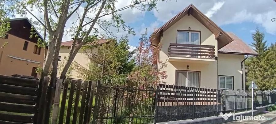 Casă cu 7 camere cu Teren 300 Mp în Central