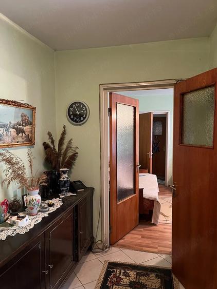 Apartament cu 3 camere semidecomandat în Brâncoveanu
