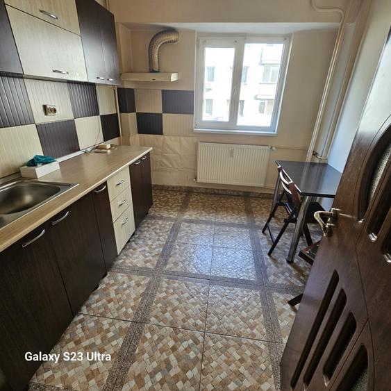 Apartament semidecomandat în Moșilor