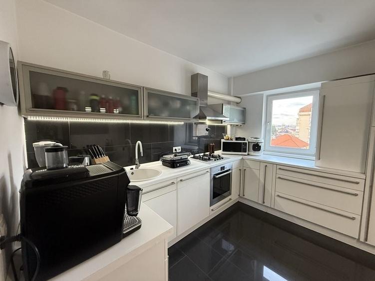 Apartament cu 3 camere decomandat în Turnișor