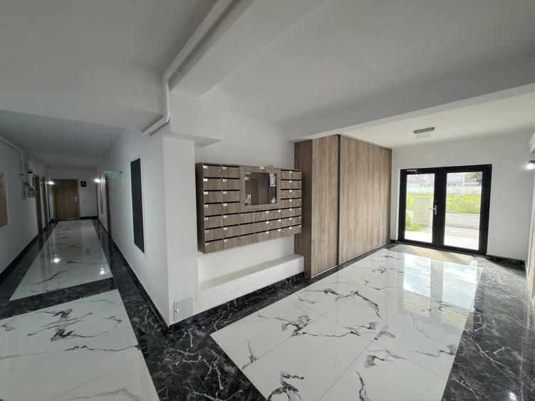 Apartament cu 2 camere, mobilat în Tractorul