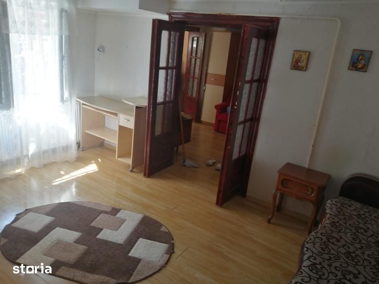 Casă cu 2 camere semidecomandat cu Teren 115 Mp în Calea Galați