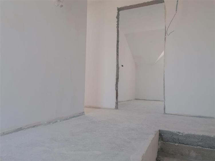 Casă cu 4 camere cu Teren 200 Mp în Exterior Nord