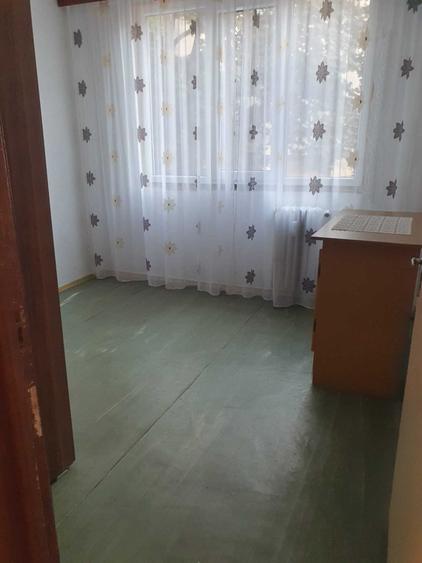 Apartament cu 3 camere semidecomandat în Republicii