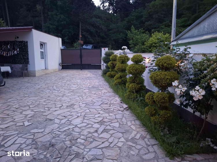 Casă cu 5 camere cu Teren 314 Mp în Central