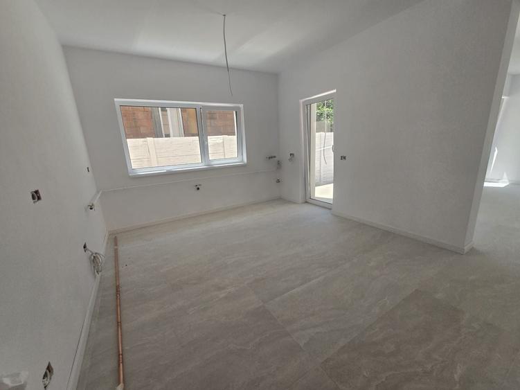 Duplex cu 4 camere cu Canalizare în Ghiroda