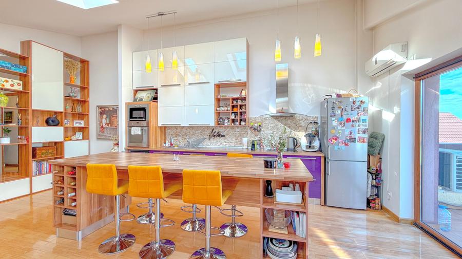 Apartament cu 3 camere decomandat, mobilat în Central